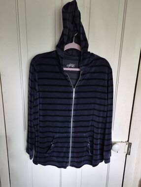 Sporto Black Striped Zip Hoodie with Gold Zipper